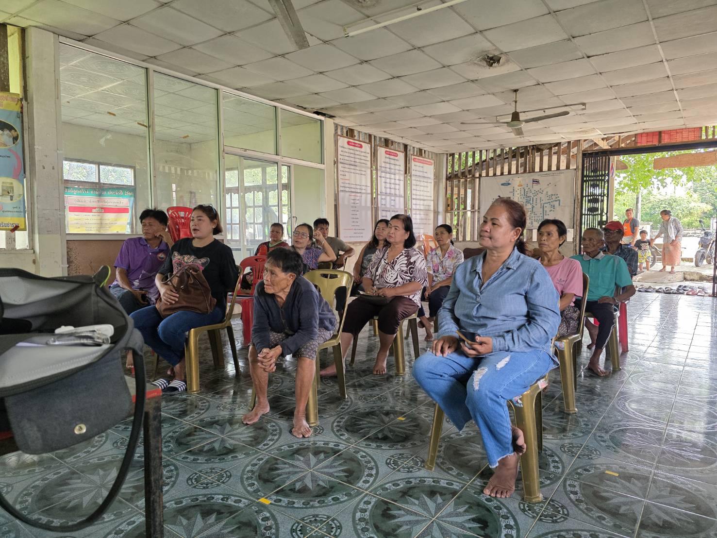 อำเภอรินชำราบ ขับเคลื่อนพื้นที่ หมู่บ้านโครงการแก้ไขปัญหาความยากจน ที่อยู่ในพื้นที่สีแดง เป็นหมู่บ้าน ที่ต้องติดตาม แก้ไขปัญหา อย่างสม่ำเสมอ เพื่อบริหารจัดการความเสี่ยงตามแนวทาง PDCA